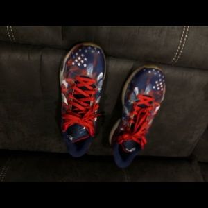 Kobe Bryant American flag shoes ..Rare!!!